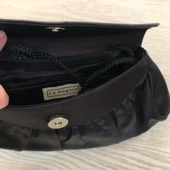 ⭐️Vintage La Regale,Black Satin Purse with inner shoulder Strap, Gorgeous! - Picture 11 of 12